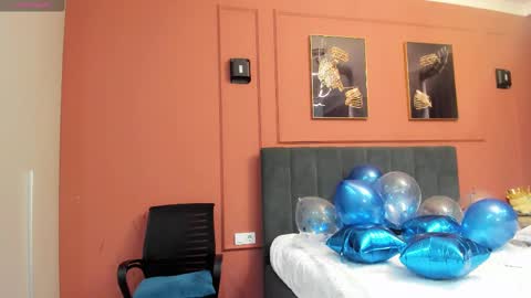 Mia online show from March 2025 05:05:02 AM