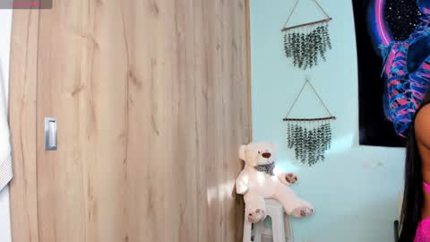 Snapshot of maya__fox chatting on January 2025 09:14:02 PM OF mayitta19 online show from January 2025 09:14:02 PM