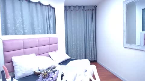 Snapshot of mayaa_ross chatting on December 2024 02:42:01 AM Maya online show from December 2024 02:42:01 AM