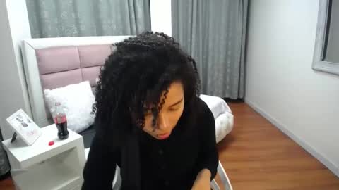 Snapshot of mayaa_ross chatting on December 2024 03:18:02 AM Maya online show from December 2024 03:18:02 AM