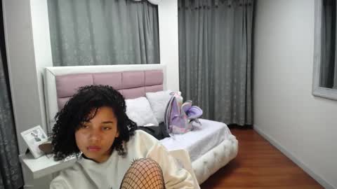 Snapshot of mayaa_ross chatting on December 2024 06:18:02 AM Maya online show from December 2024 06:18:02 AM