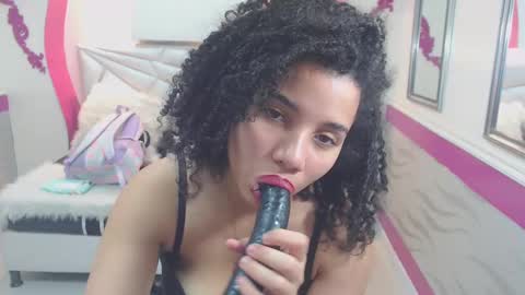 Snapshot of mayaa_ross chatting on December 2024 06:56:02 AM Maya online show from December 2024 06:56:02 AM