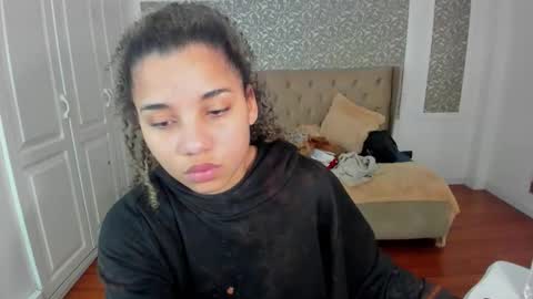 Snapshot of mayaa_ross chatting on September 2025 02:02:01 AM Maya online show from September 2025 02:02:01 AM