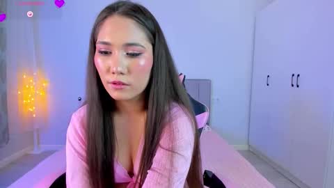 Mia online show from March 2026 01:51:03 PM