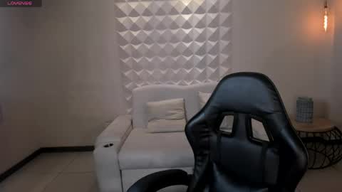 Snapshot of mayamoretti chatting on May 2026 06:02:01 PM Maya online show from May 2026 06:02:01 PM