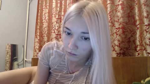 maybe_doll online show from November 2025 05:02:02 PM