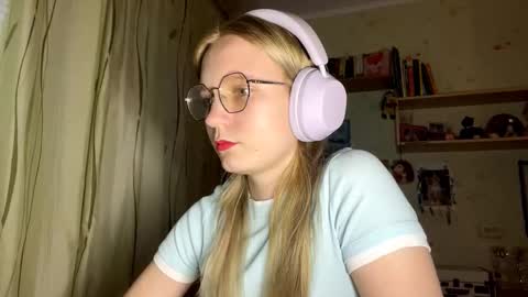 Lola online show from September 2025 02:33:02 PM
