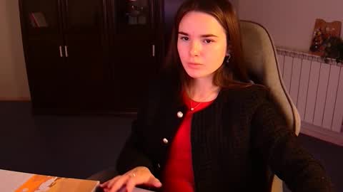 maybloom_ online show from November 2025 05:40:01 AM