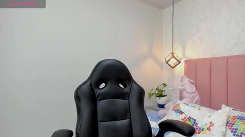 Snapshot of mayroberts chatting on January 2025 12:18:01 PM MAY online show from January 2025 12:18:01 PM