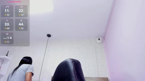 Snapshot of mayroberts chatting on January 2025 12:18:01 PM MAY online show from January 2025 12:18:01 PM