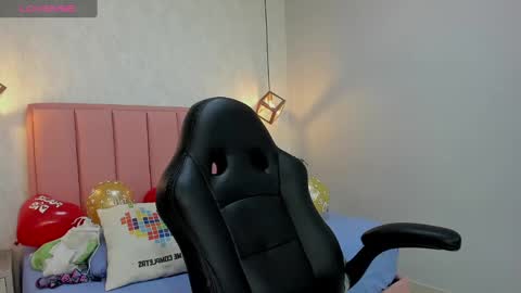 Snapshot of mayroberts chatting on February 2025 12:01:02 PM MAY online show from February 2025 12:01:02 PM