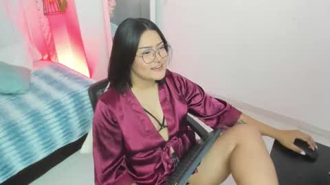 Mayu KIm online show from November 2025 07:05:01 PM