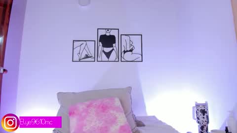 Snapshot of mcdonald_ellie chatting on November 2025 12:54:02 AM Ellie online show from November 2025 12:54:02 AM