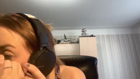 Hello Lisa here   Help me to make 50 thumbs up 333 online show from October 2025 08:14:01 AM