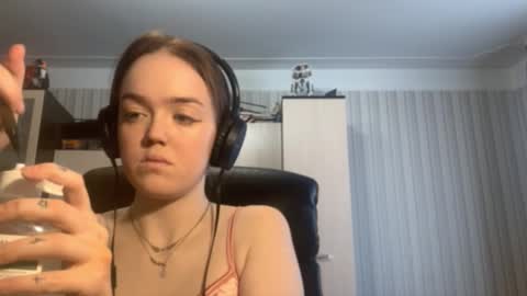 Hello Lisa here   Help me to make 50 thumbs up 333 online show from October 2025 08:36:02 AM