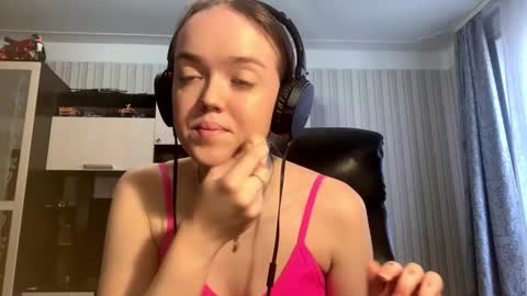 Hello Lisa here   Help me to make 50 thumbs up 333 online show from October 2025 08:39:01 AM
