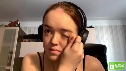 Hello Lisa here   Help me to make 50 thumbs up 333 online show from October 2025 08:26:02 AM