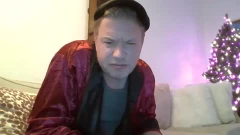 Snapshot of me2283 chatting on December 2024 03:30:02 AM me2283 online show from December 2024 03:30:02 AM