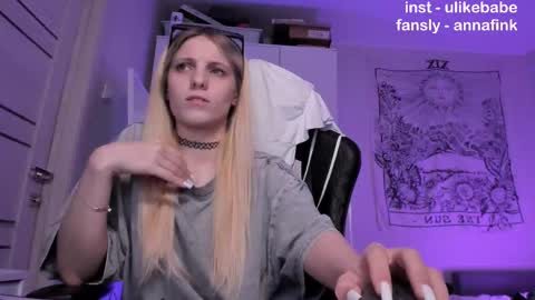 Anna online show from November 2025 10:31:02 PM