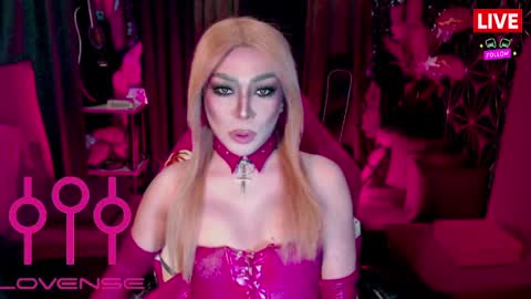 THE QUEEN ALPHA   Queen Medusa Prey online show from April 2026 12:15:01 AM