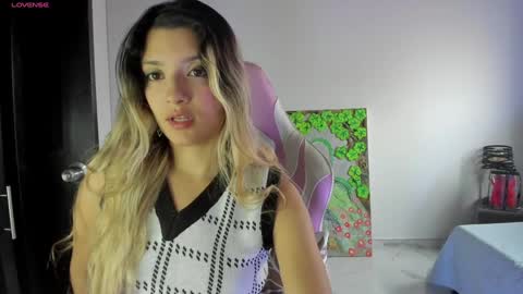 Snapshot of meduza_sexy_caramel chatting on December 2024 04:06:01 PM Baio online show from December 2024 04:06:01 PM