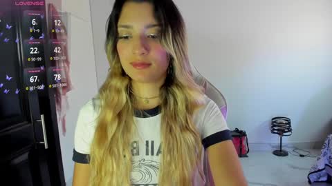 Snapshot of meduza_sexy_caramel chatting on January 2025 04:02:01 PM Baio online show from January 2025 04:02:01 PM