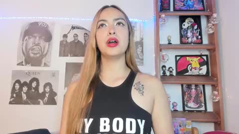 Snapshot of meeowlody chatting on October 2025 09:19:02 PM Emily online show from October 2025 09:19:02 PM