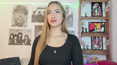 Snapshot of meeowlody chatting on November 2025 11:15:02 PM Emily online show from November 2025 11:15:02 PM