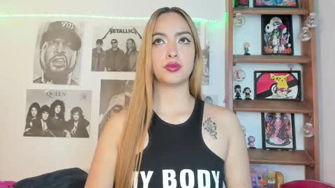 Snapshot of meeowlody chatting on November 2025 09:19:02 PM Emily online show from November 2025 09:19:02 PM