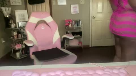 Snapshot of meetsouthernpeach chatting on September 2025 03:23:02 PM Southern Peach online show from September 2025 03:23:02 PM