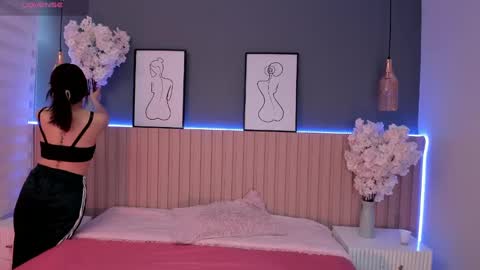     online show from February 2025 12:05:02 PM