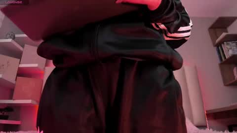     online show from February 2025 12:04:02 PM