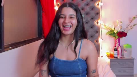 Snapshot of megan_whitte_01 chatting on January 2025 04:25:02 AM megan white 01  online show from January 2025 04:25:02 AM