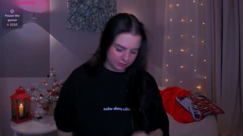 Snapshot of meganberrybb chatting on December 2025 07:53:01 PM Meganberry online show from December 2025 07:53:01 PM