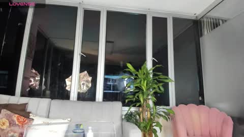 Snapshot of megann__sweet chatting on March 2025 09:58:02 AM Mara online show from March 2025 09:58:02 AM