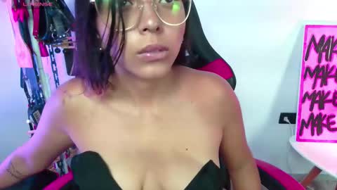 Snapshot of meggan_greey chatting on November 2025 04:38:02 PM Your best slave online show from November 2025 04:38:02 PM