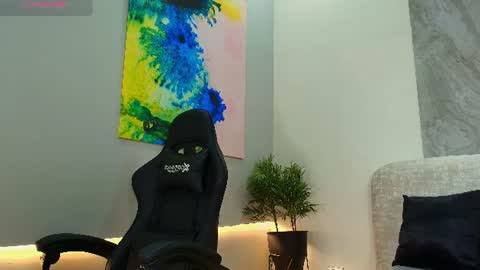 Snapshot of meggan_luxx chatting on July 2026 12:48:02 PM MEGGAN LUXX online show from July 2026 12:48:02 PM