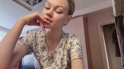 Mia online show from February 2026 08:12:01 AM