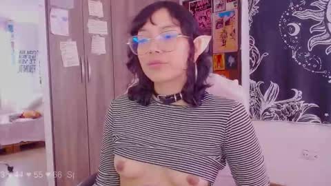 Melissa  -  -  Please help me to reach 100 thumbs up online show from October 2025 07:58:01 PM