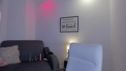 melan_owen online show from December 2025 11:06:01 AM