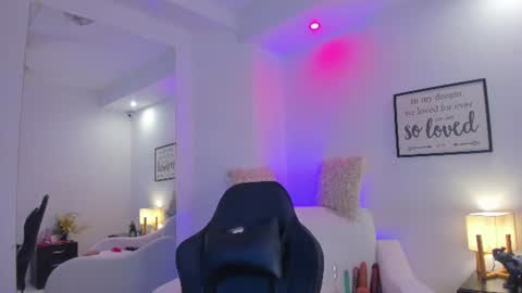 Snapshot of melan_owen chatting on June 2026 11:04:01 AM melan_owen online show from June 2026 11:04:01 AM