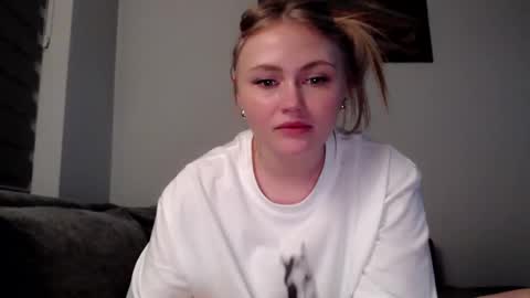 Snapshot of melani_a chatting on February 2025 05:06:01 PM Melania online show from February 2025 05:06:01 PM