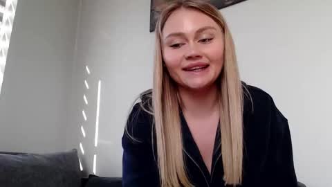 Snapshot of melani_a chatting on March 2025 12:23:02 PM Melania online show from March 2025 12:23:02 PM