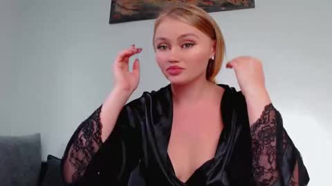 Snapshot of melani_a chatting on October 2025 11:21:01 AM Melania online show from October 2025 11:21:01 AM