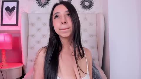 Snapshot of melanie__hills chatting on March 2025 05:35:02 PM Melanie online show from March 2025 05:35:02 PM