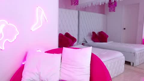 Snapshot of melanie_bianco chatting on December 2024 04:22:02 AM Melanie online show from December 2024 04:22:02 AM