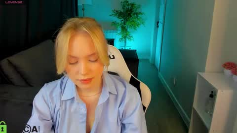 Snapshot of melanie_ryer chatting on October 2025 12:47:01 AM Melanie online show from October 2025 12:47:01 AM
