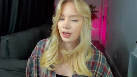 Snapshot of melanie_ryer chatting on October 2025 11:16:01 PM Melanie online show from October 2025 11:16:01 PM