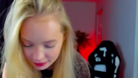 Snapshot of melanie_ryer chatting on November 2025 07:09:02 AM Melanie online show from November 2025 07:09:02 AM