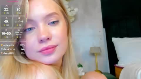 Snapshot of melanie_ryer chatting on November 2025 01:00:02 PM Melanie online show from November 2025 01:00:02 PM